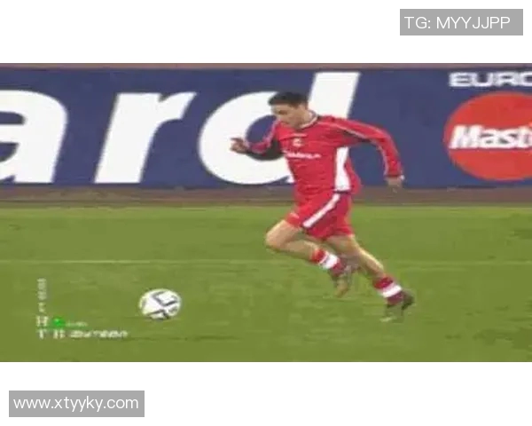 当足球球星开始讲笑话时连守门员都忍不住笑翻在球场上